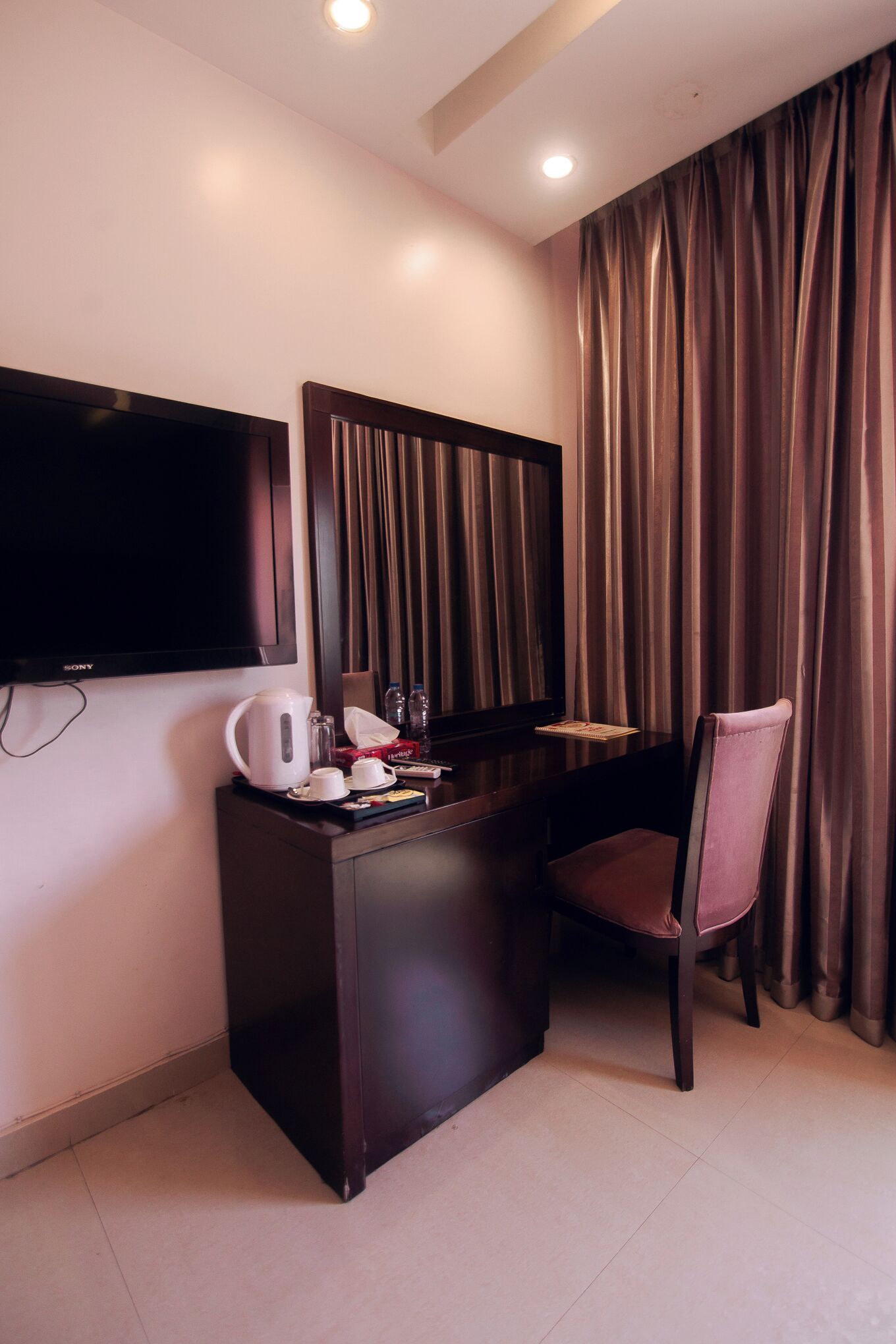 Photo - Noble House Hotel