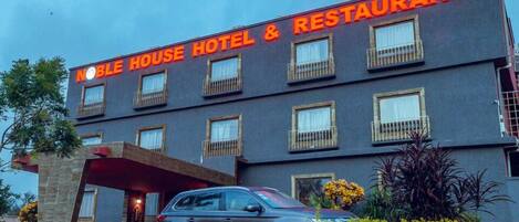 Fachada da propriedade