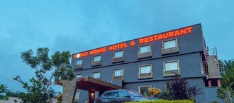 Noble House Hotel
