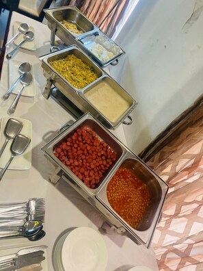 Ilmainen päivittäinen buffetaamiainen