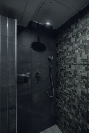 Suihku, pyyhkeet, saippua, sampoo