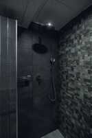 Ducha, artículos de tocador gratuitos, bidet, toallas