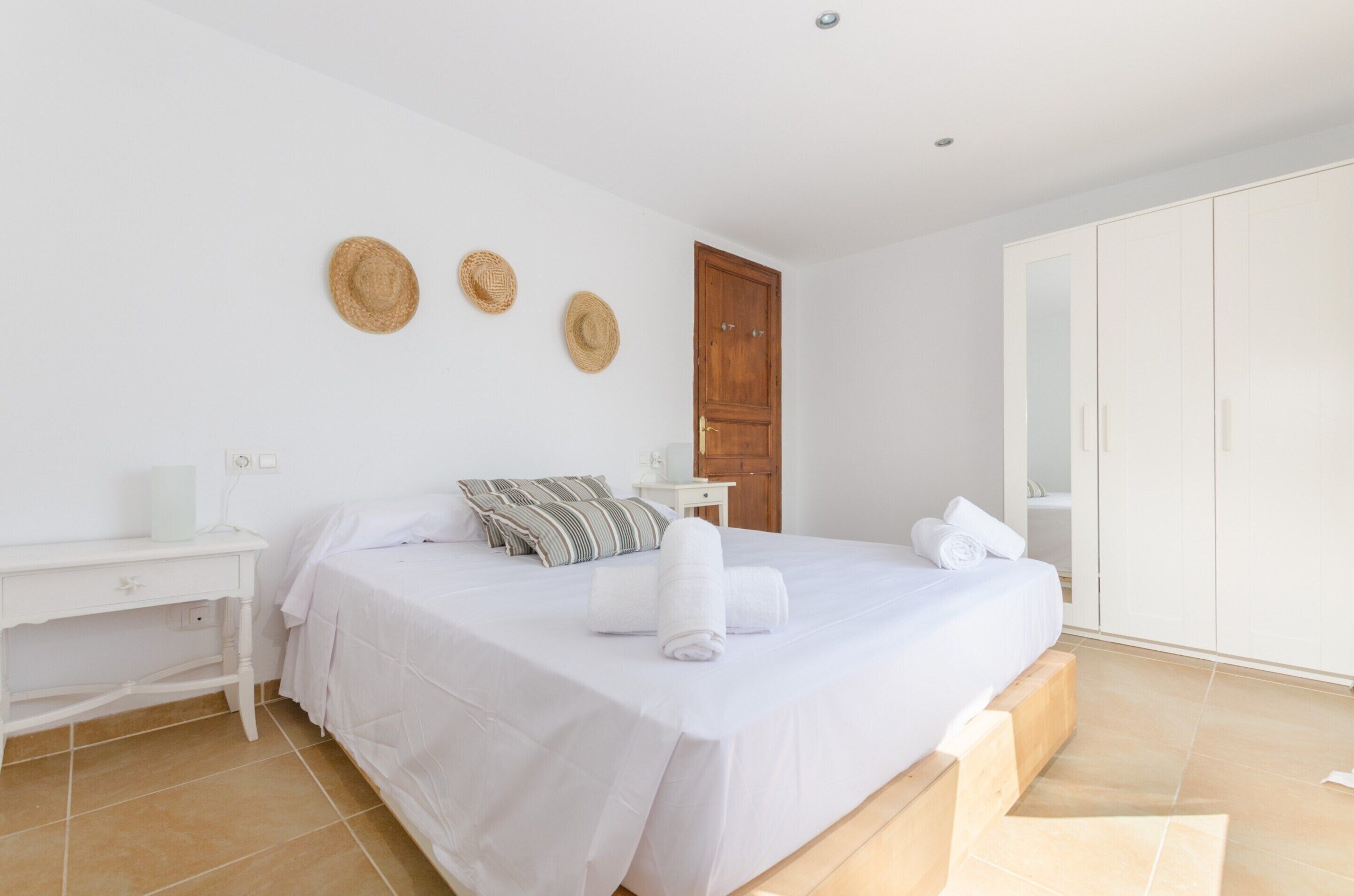 Chalet | 4 habitaciones, tabla de planchar con plancha y muebles diferentes 
