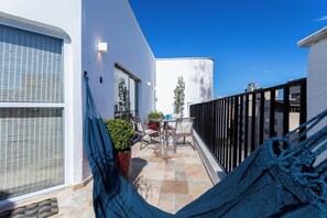Porch - Cobertura com Piscina privativa e AC (Guarujá)