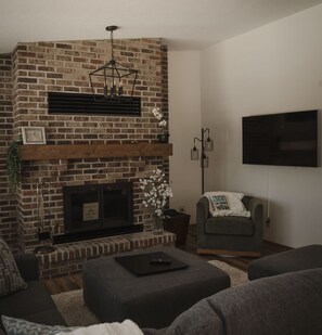 Smart TV, books - Spacious 4-bedroom house with private access to river in Willow River State Park (Hudson)