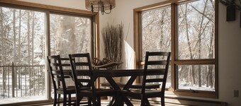 Spacious 4-bedroom house with private access to river in Willow River State Park