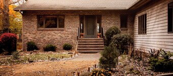 Spacious 4-bedroom house with private access to river in Willow River State Park