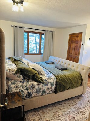 4 bedrooms, desk, free WiFi, bed sheets