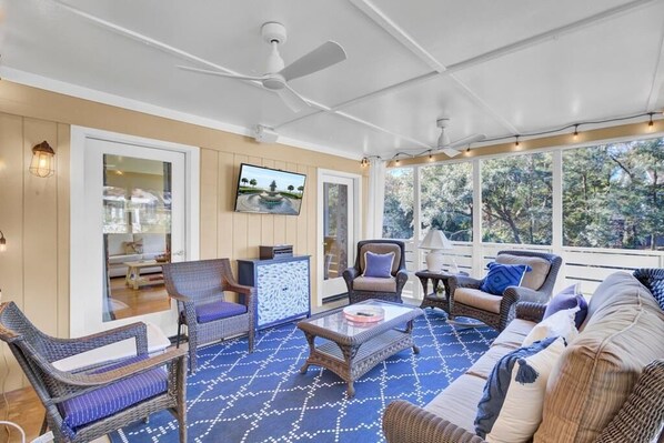 Apartamento, varias camas (Lake Village Cottage 18) | Zona de estar