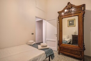 Classic Apartment - 2 Bedroom Apartment in Florence's Heart (Florence)