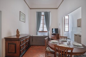 Living area - 2 Bedroom Apartment in Florence's Heart (Florence)