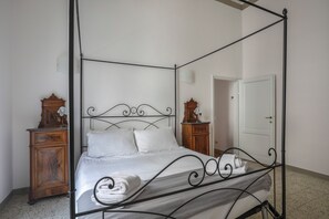 Classic Apartment - 2 Bedroom Apartment in Florence's Heart (Florence)
