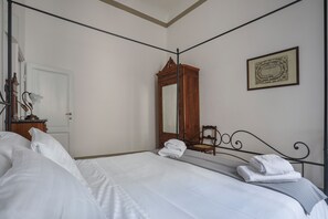 Classic Apartment - 2 Bedroom Apartment in Florence's Heart (Florence)