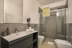 Bathroom - 2 Bedroom Apartment in Florence's Heart (Florence)
