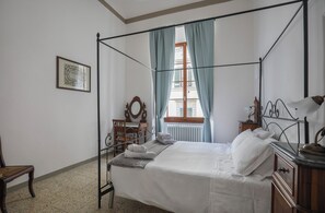 Room - 2 Bedroom Apartment in Florence's Heart (Florence)