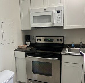 Fridge, microwave, oven, stovetop - Heart of Ocala (Ocala)