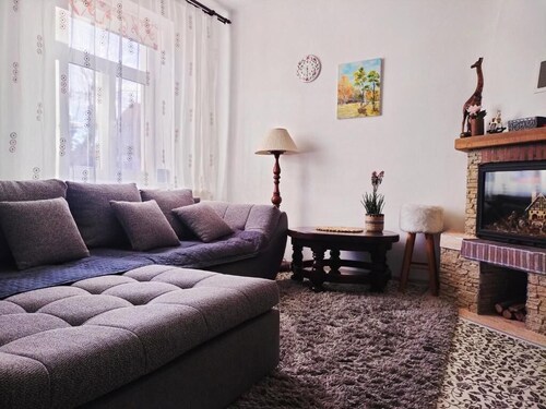 Charming 2-bedroom apartment in beautiful Victoria with WiFi