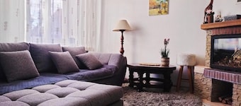 Charming 2-bedroom apartment in beautiful Victoria with WiFi