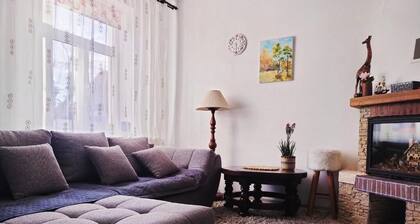 Charming 2-bedroom apartment in beautiful Victoria with WiFi