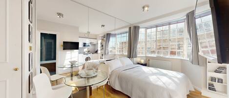 Iron/ironing board, WiFi, bed sheets