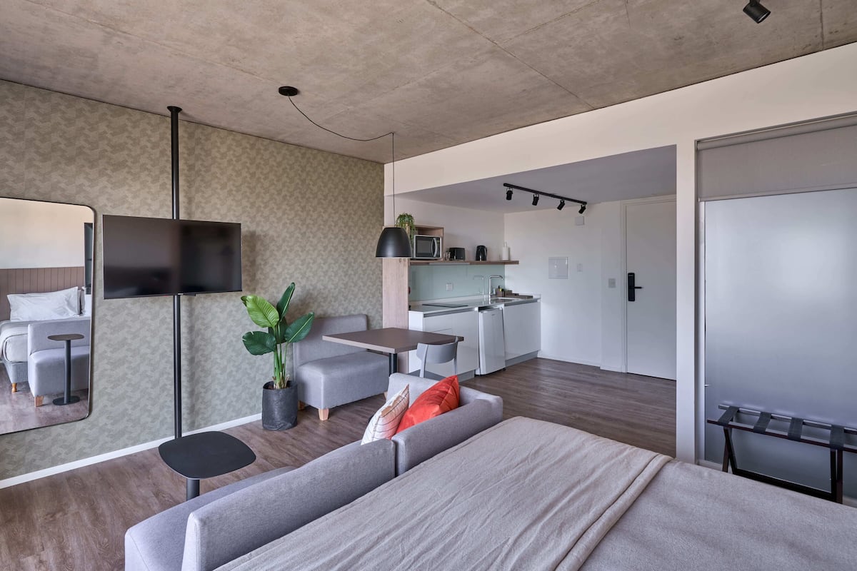 1 bedroom, in-room safe, laptop workspace, blackout curtains