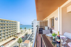 Balcony - Lush Apartment With View (Roses)