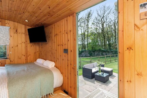 Shepherd’s Hut with Hot Tub