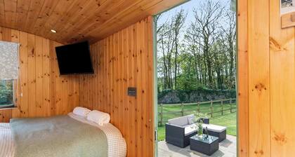 Shepherd’s Hut with Hot Tub