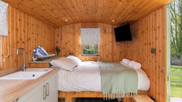 1 bedroom, iron/ironing board, WiFi, bed sheets