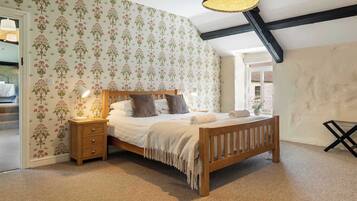 2 bedrooms, iron/ironing board, travel cot, free WiFi
