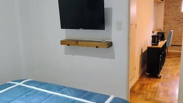 1 bedroom, desk, free WiFi, bed sheets