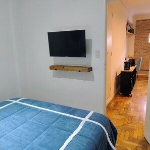 1 bedroom, desk, free WiFi, bed sheets