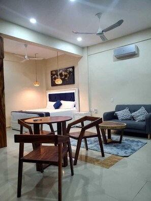 Iron/ironing board, free WiFi, bed sheets