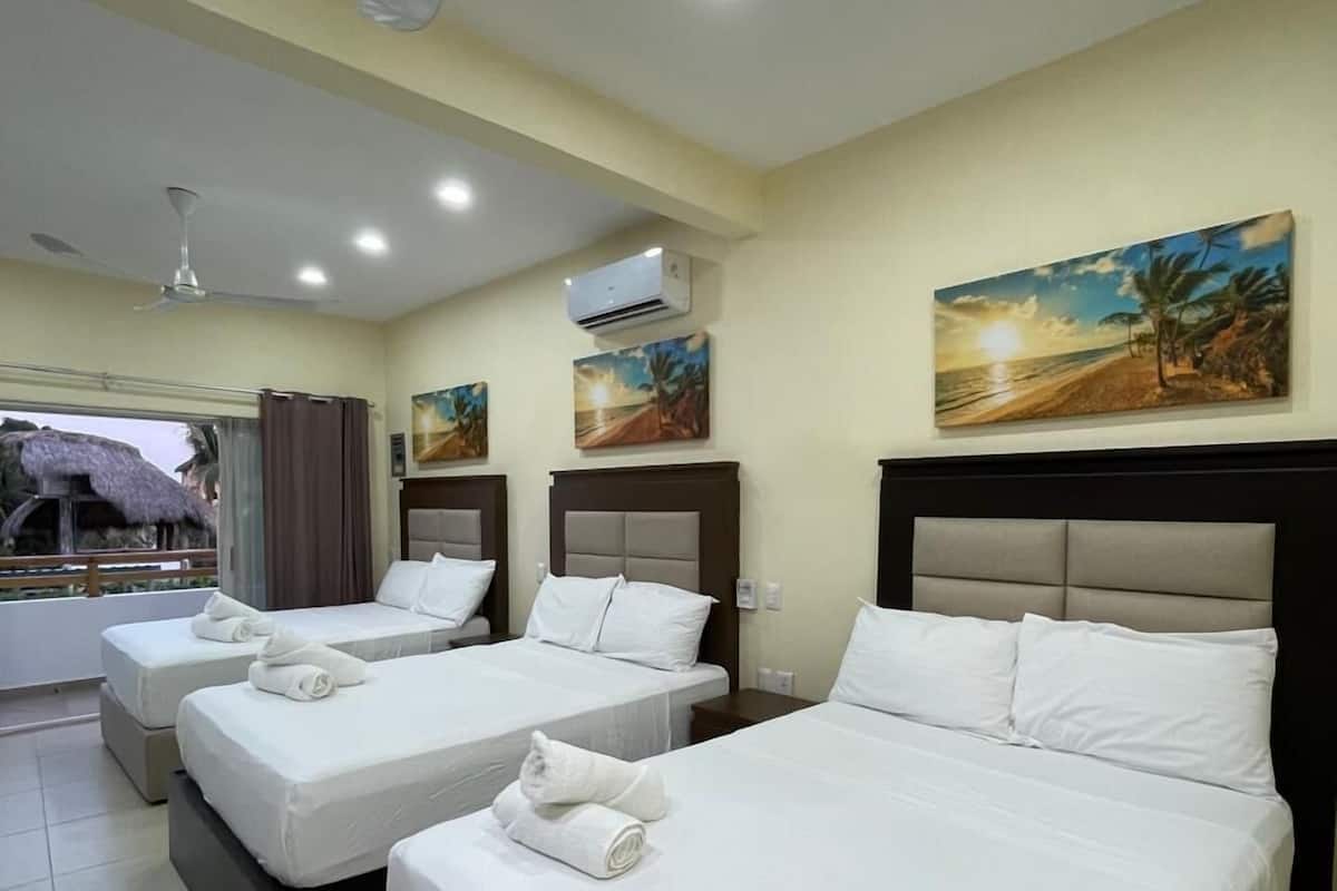 Tabla de planchar con plancha, wifi gratis y ropa de cama 