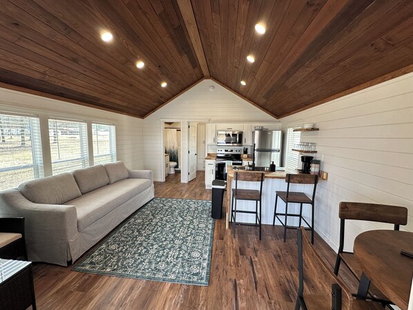 Interior - Cozy 102 Cabin 1 bdrm on Smith Lake Located beside Smith Lake Park Boat Ramp (Cullman)