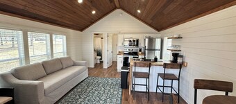 Cozy 102 Cabin 1 bdrm on Smith Lake Located beside Smith Lake Park Boat Ramp