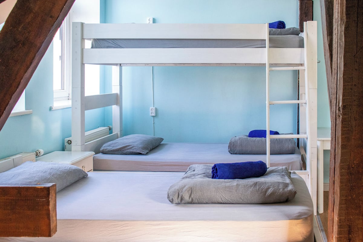 Shared Dormitory | Premium bedding, free WiFi, bed sheets