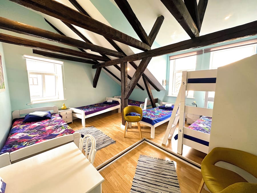 Yhteismajoitus | Kylpyhuone | Suihku, pyyhkeet