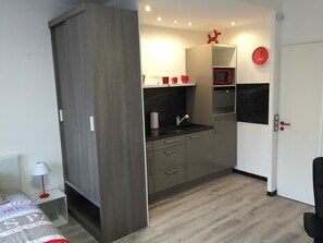 1 chambre, fer et planche à repasser, Wi-Fi gratuit, draps fournis