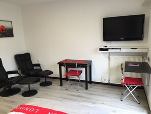 1 chambre, fer et planche à repasser, Wi-Fi gratuit, draps fournis