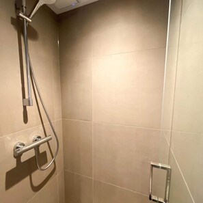 House | Bathroom | Shower - Comfortable and Modern Furnished Holiday Home, Sleeps 6, Wifi on Quiet Holiday Park Close to Beach, Woods and Dunes (Sint Maartensvlotbrug)