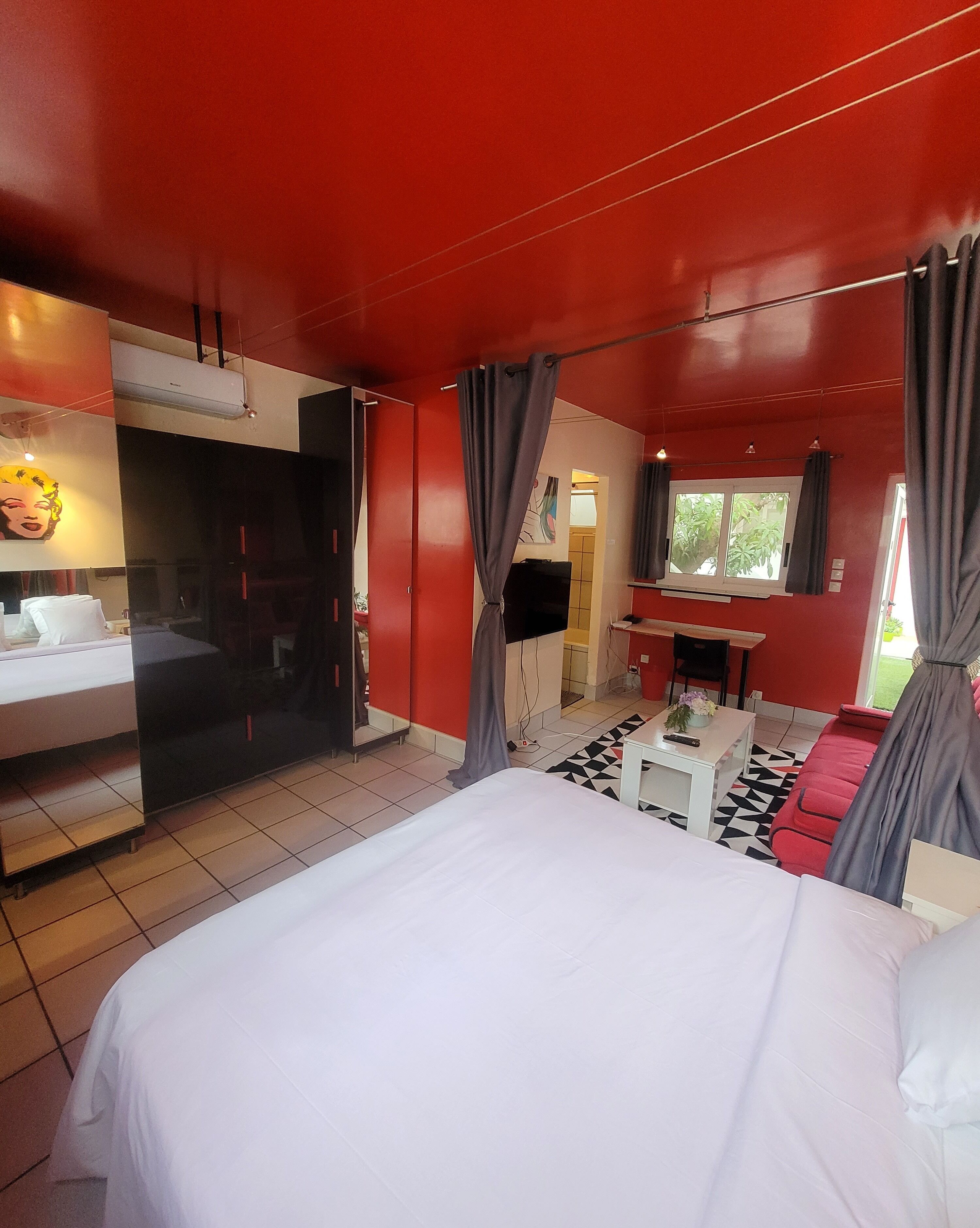 1 slaapkamer, een strijkplank/strijkijzer, wifi, beddengoed