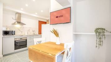 Fridge, microwave, oven, coffee/tea maker