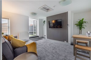 Smart TV - WhiskAwayStays  Foregate Street Apartment 5 (Worcester)