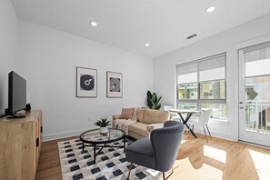 Living area - Ello House (Charlotte)