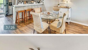 Eine moderne Küche mit Essbereich, Deckenventilator und Kamin im Wohnzimmer.