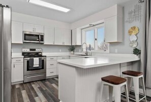 Private kitchen - The Gilded Alaskan Venture Home [A] (Anchorage)