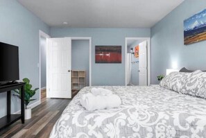 3 bedrooms, iron/ironing board, WiFi, bed sheets