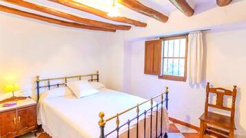 House | 7 bedrooms, individually furnished, iron/ironing board