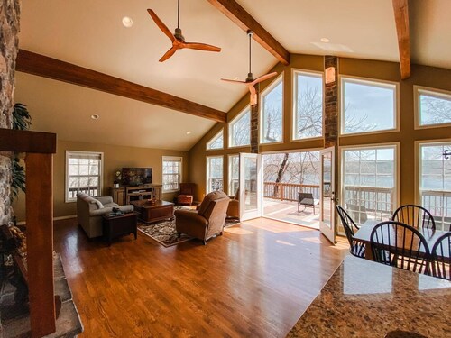 Beaver Lakefront Luxury+Views+Hot Tub+Spacious+Fun